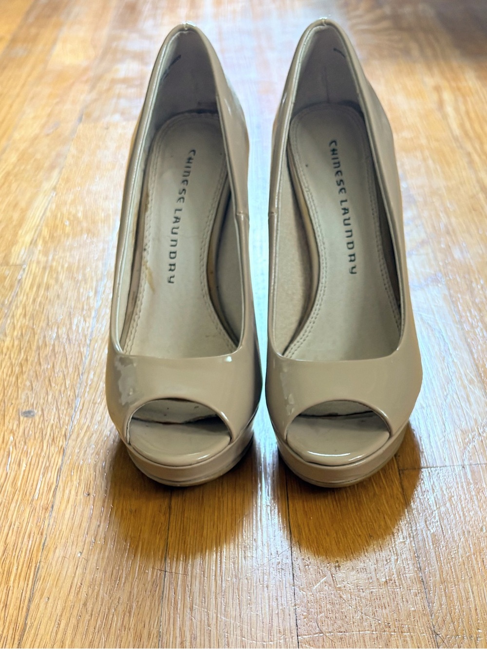 Women’s Chinese Laundry nude patent leather peep toe pumps size 7.5